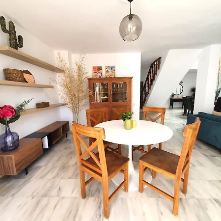 Gran Casa Luminosa Con Jardin Privado * Estepona