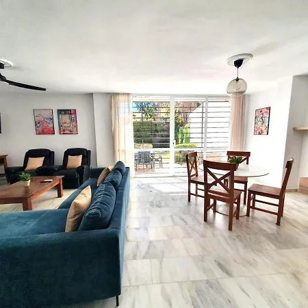 Gran Casa Luminosa Con Jardin Privado * Estepona